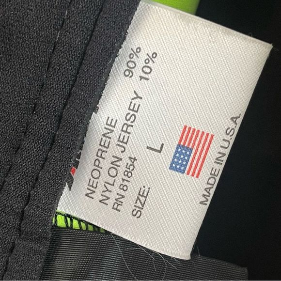 NWT Action Plus Large Wetsuit Long Sleeve Short Version Unisex Black Neon Yellow - Picture 6 of 8